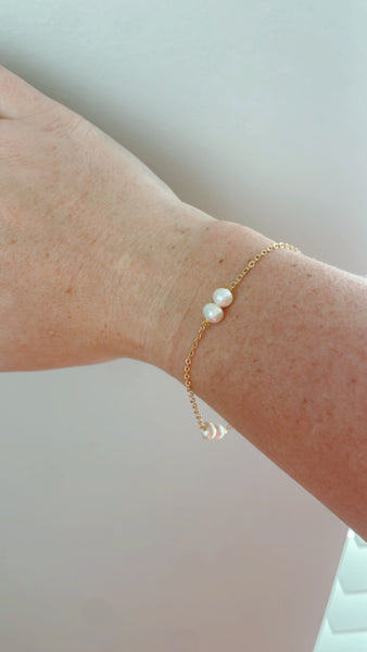 Dainty 2 Pearl Bracelet